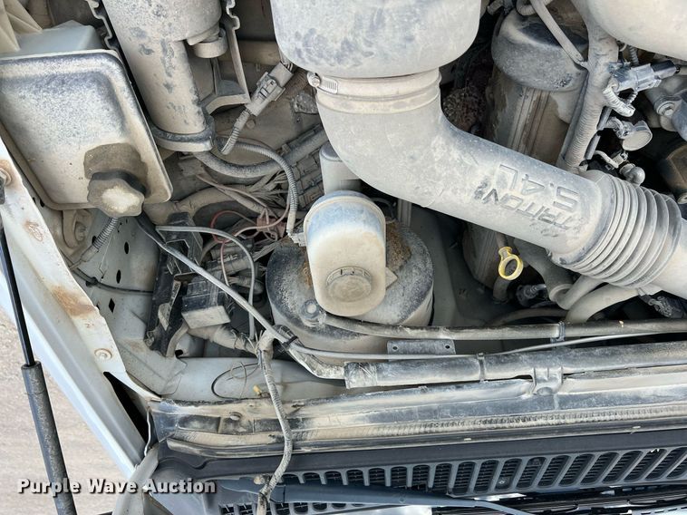 image for item LG9211 2004 Ford F250 Super Duty  pickup truck