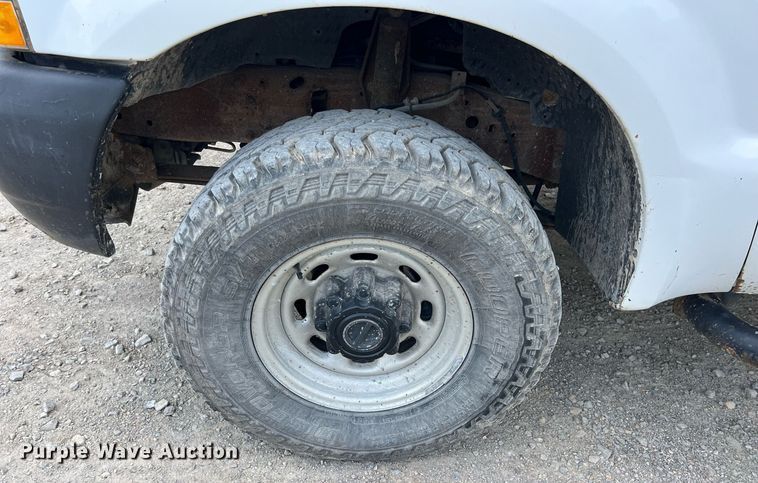 image for item LG9211 2004 Ford F250 Super Duty  pickup truck