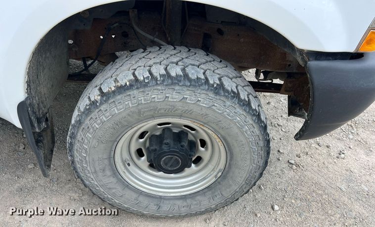 image for item LG9211 2004 Ford F250 Super Duty  pickup truck