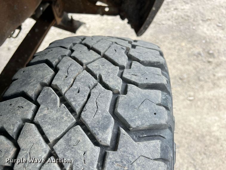 image for item LG9211 2004 Ford F250 Super Duty  pickup truck