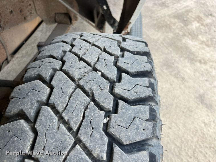 image for item LG9211 2004 Ford F250 Super Duty  pickup truck