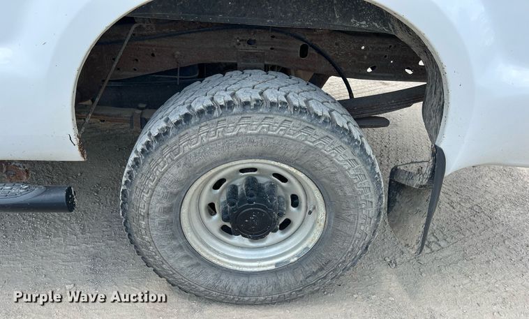 image for item LG9211 2004 Ford F250 Super Duty  pickup truck