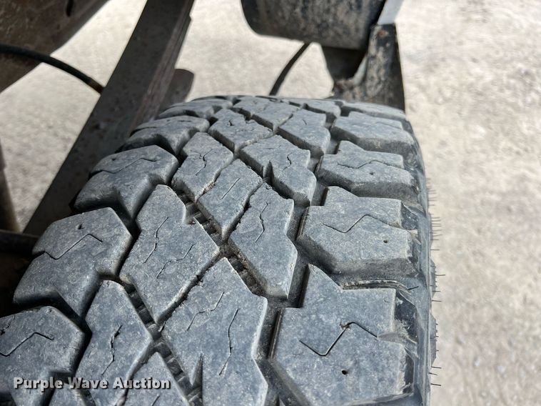 image for item LG9211 2004 Ford F250 Super Duty  pickup truck