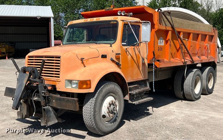 image for item LG9212 1996 International 4900  dump truck