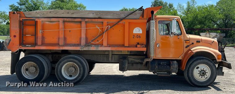 image for item LG9212 1996 International 4900  dump truck