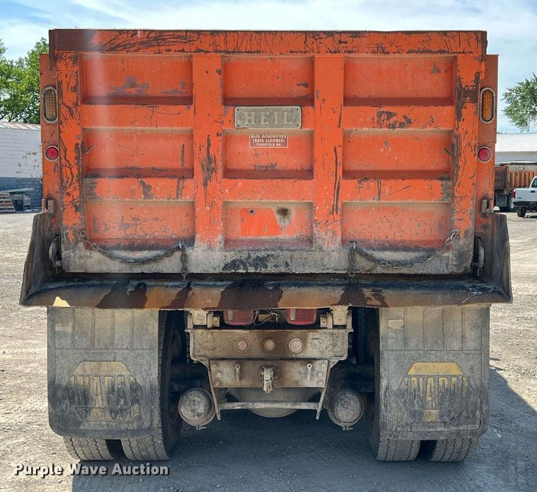 image for item LG9212 1996 International 4900  dump truck