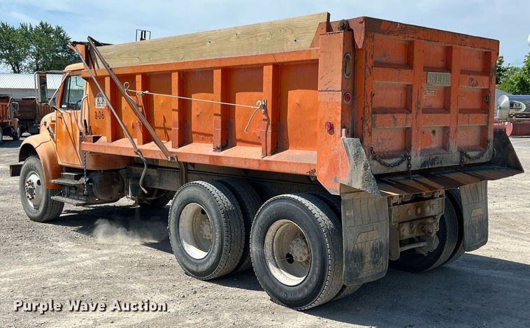 image for item LG9212 1996 International 4900  dump truck
