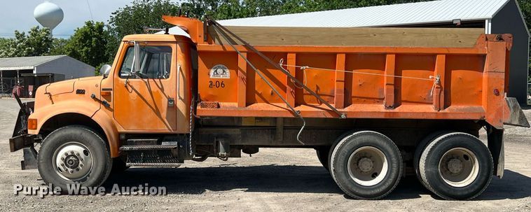 image for item LG9212 1996 International 4900  dump truck
