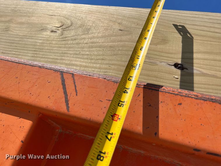 image for item LG9212 1996 International 4900  dump truck