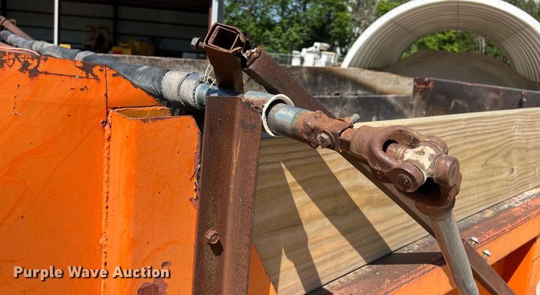 image for item LG9212 1996 International 4900  dump truck