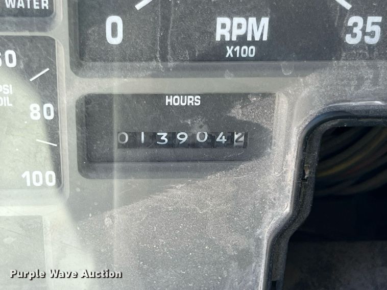 image for item LG9212 1996 International 4900  dump truck