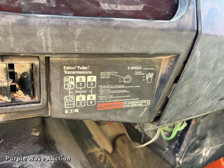 image for item LG9212 1996 International 4900  dump truck