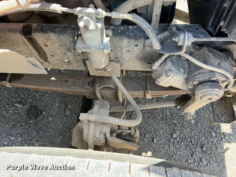 image for item LG9212 1996 International 4900  dump truck