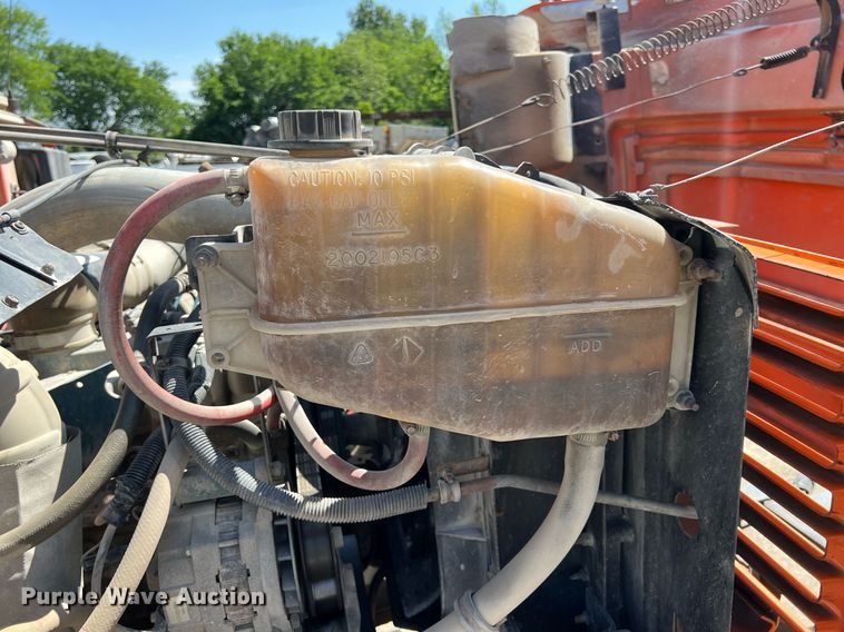 image for item LG9212 1996 International 4900  dump truck