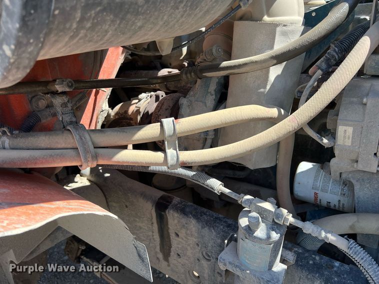 image for item LG9212 1996 International 4900  dump truck