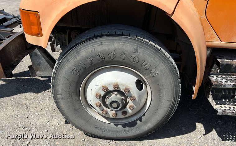 image for item LG9212 1996 International 4900  dump truck