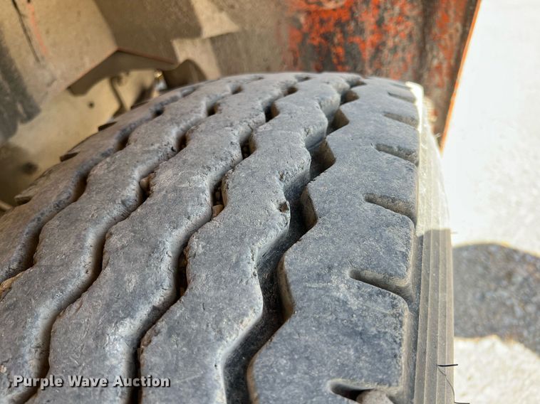 image for item LG9212 1996 International 4900  dump truck