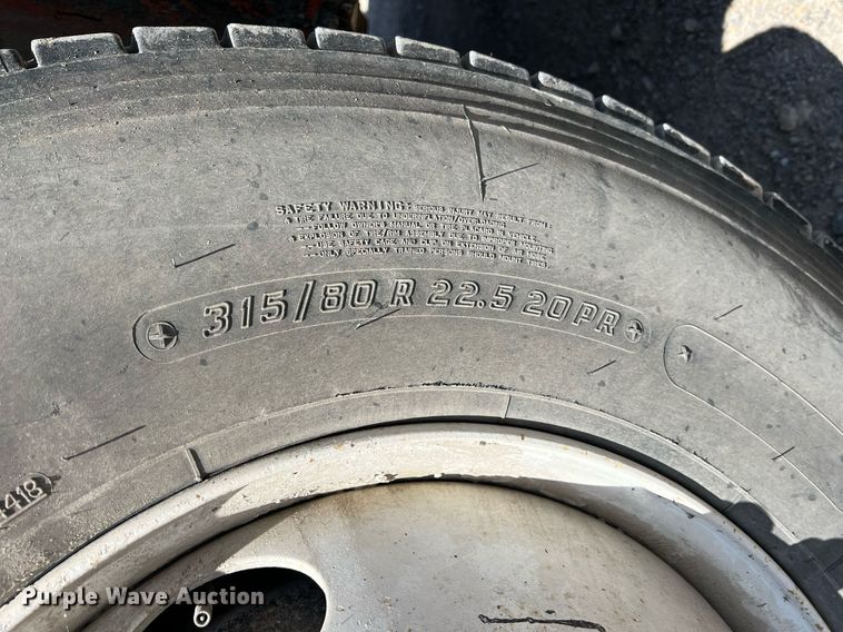 image for item LG9212 1996 International 4900  dump truck