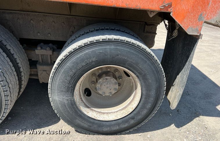 image for item LG9212 1996 International 4900  dump truck