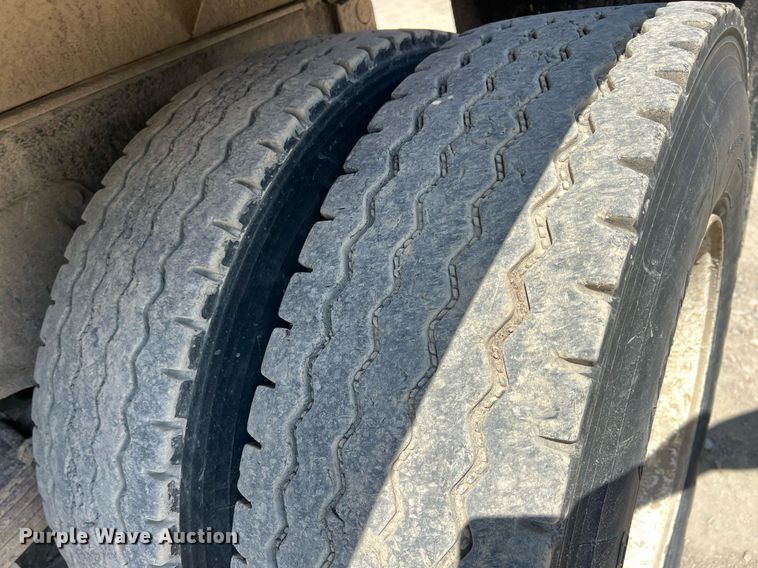 image for item LG9212 1996 International 4900  dump truck