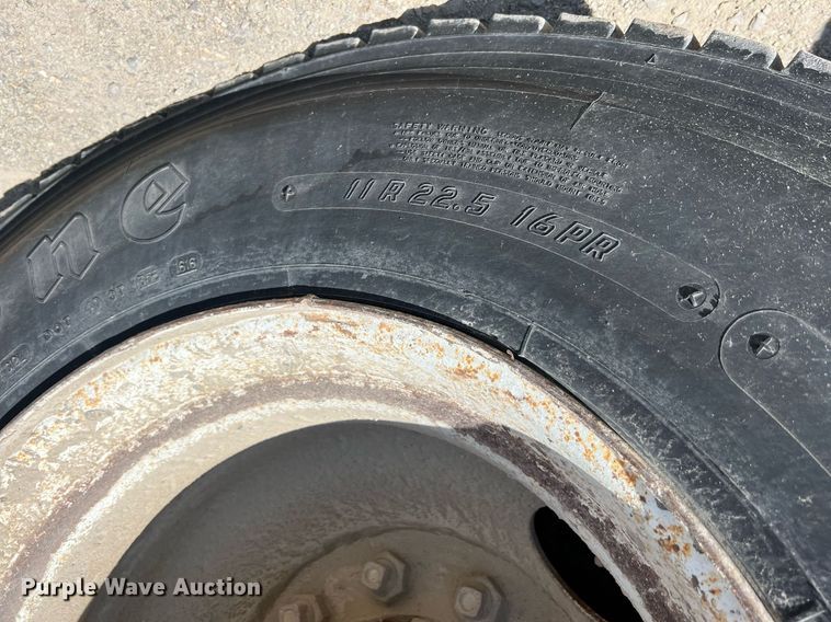 image for item LG9212 1996 International 4900  dump truck