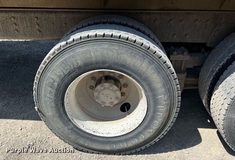 image for item LG9212 1996 International 4900  dump truck