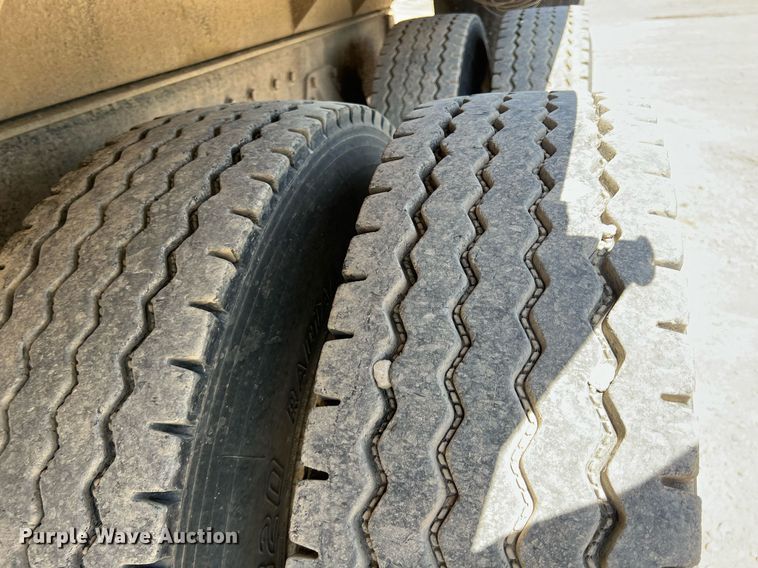 image for item LG9212 1996 International 4900  dump truck