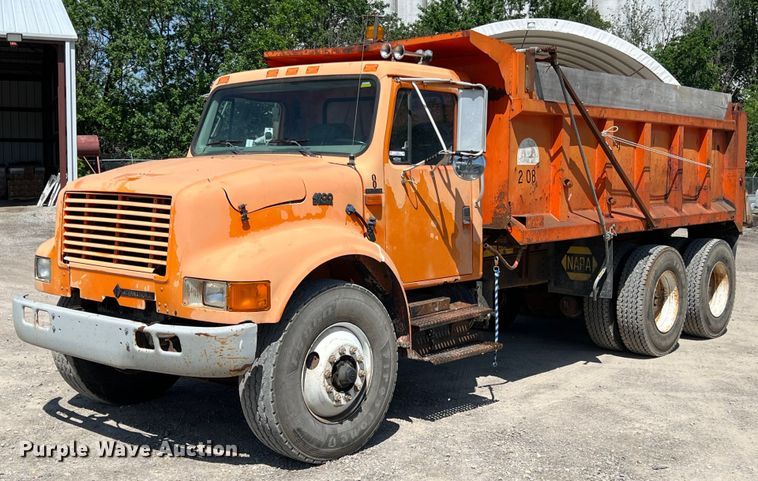 image for item LG9213 1996 International 4900  dump truck