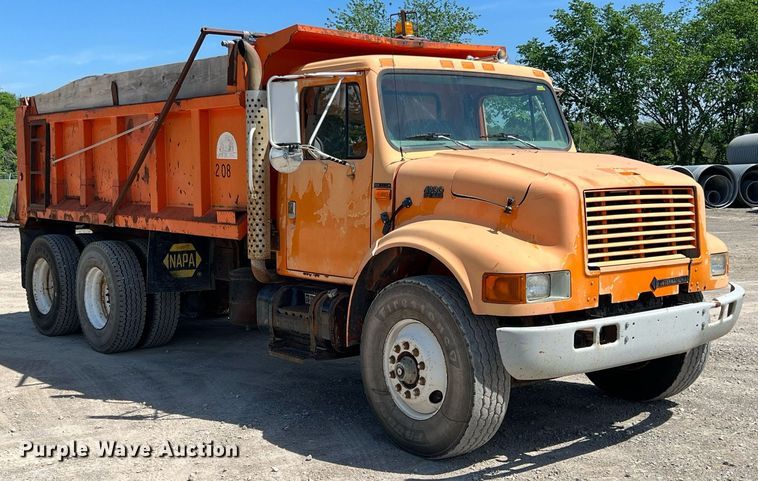 image for item LG9213 1996 International 4900  dump truck
