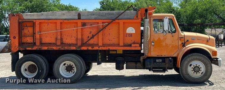 image for item LG9213 1996 International 4900  dump truck