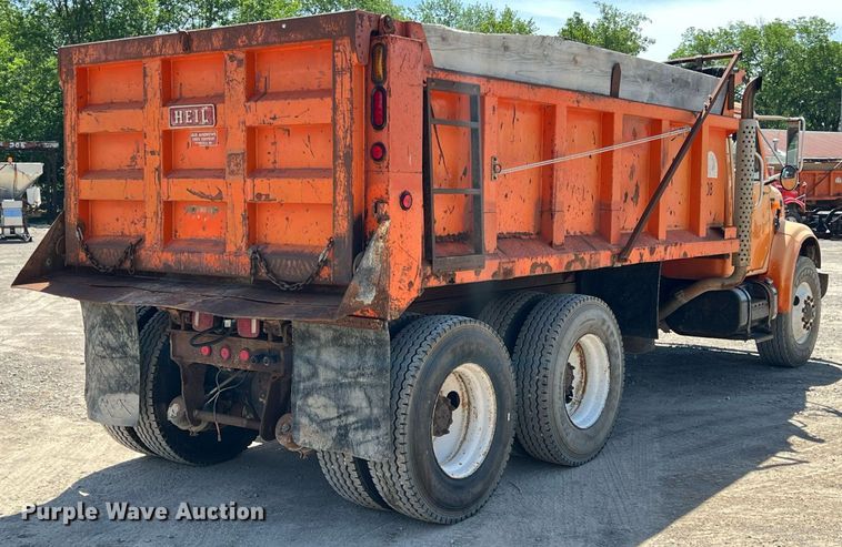 image for item LG9213 1996 International 4900  dump truck