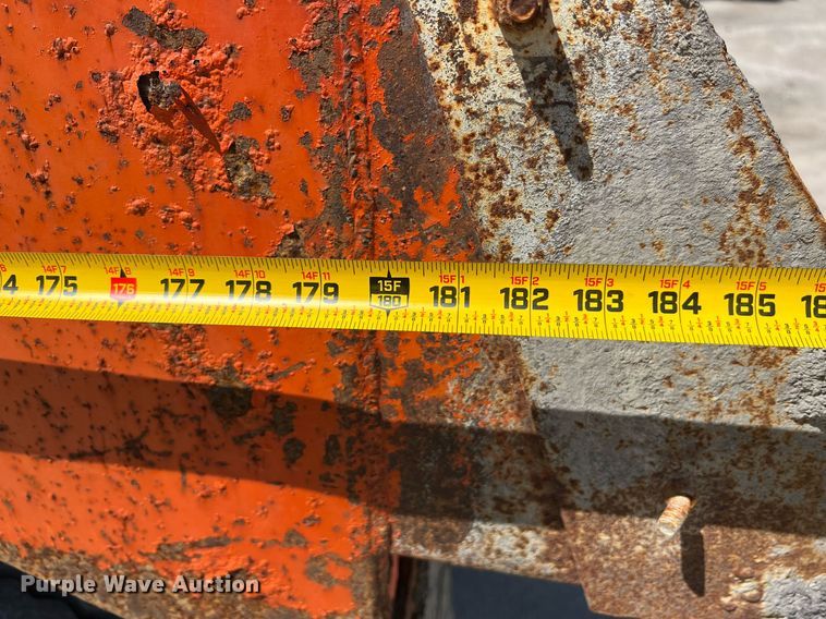 image for item LG9213 1996 International 4900  dump truck