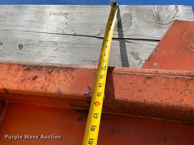 image for item LG9213 1996 International 4900  dump truck