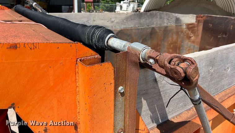 image for item LG9213 1996 International 4900  dump truck