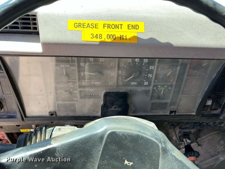 image for item LG9213 1996 International 4900  dump truck