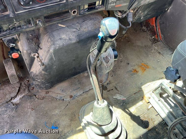 image for item LG9213 1996 International 4900  dump truck