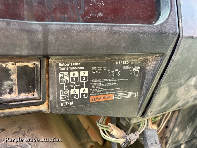 image for item LG9213 1996 International 4900  dump truck