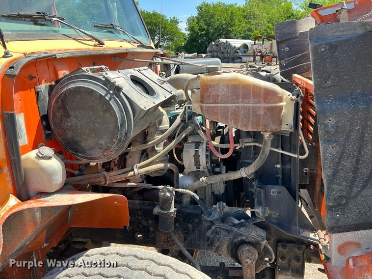 image for item LG9213 1996 International 4900  dump truck