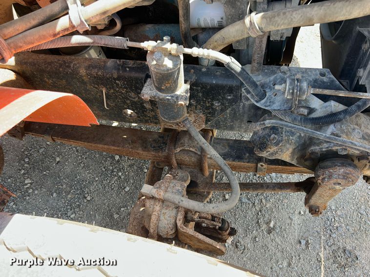 image for item LG9213 1996 International 4900  dump truck