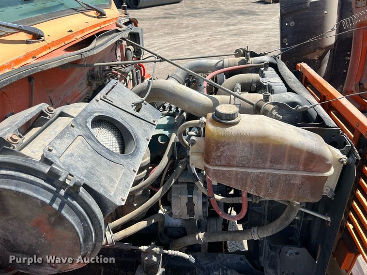 image for item LG9213 1996 International 4900  dump truck