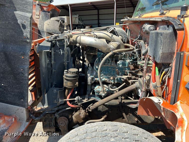 image for item LG9213 1996 International 4900  dump truck