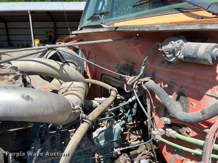 image for item LG9213 1996 International 4900  dump truck