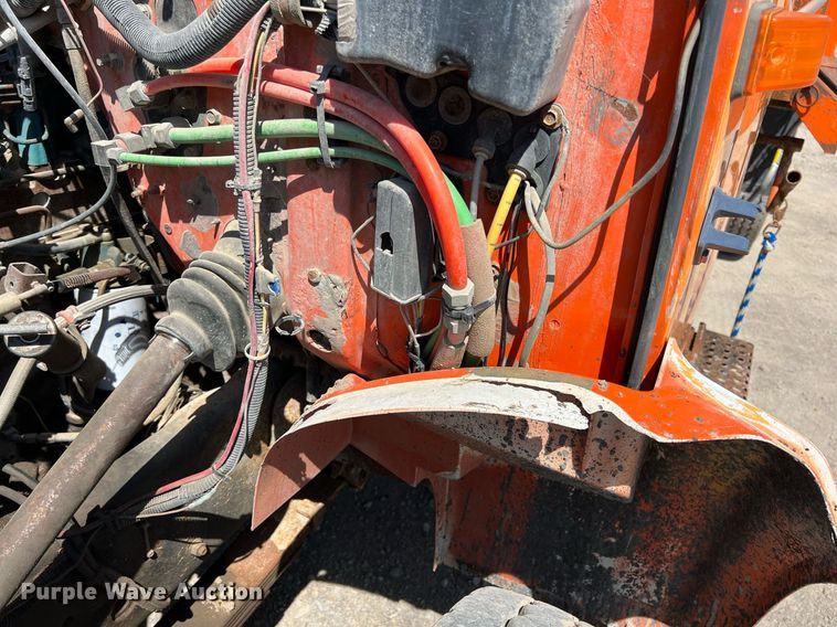 image for item LG9213 1996 International 4900  dump truck