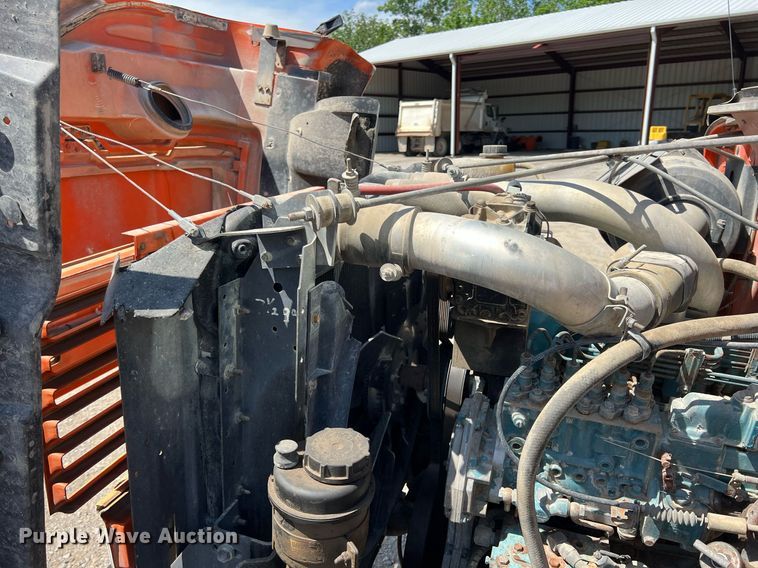 image for item LG9213 1996 International 4900  dump truck