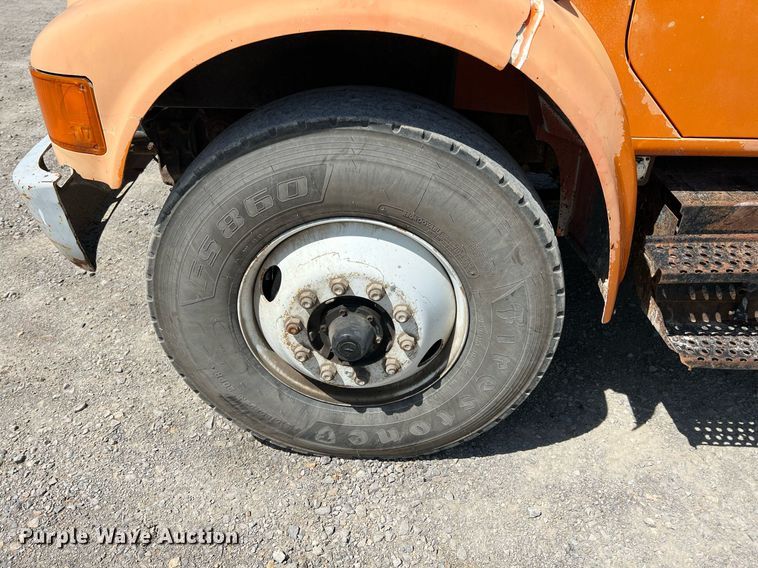 image for item LG9213 1996 International 4900  dump truck