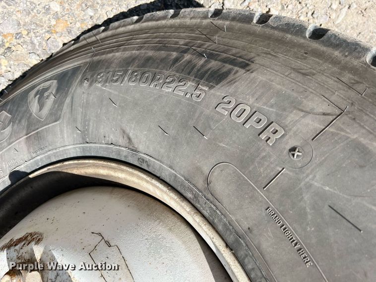 image for item LG9213 1996 International 4900  dump truck