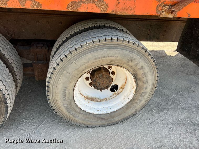 image for item LG9213 1996 International 4900  dump truck