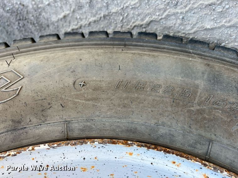 image for item LG9213 1996 International 4900  dump truck