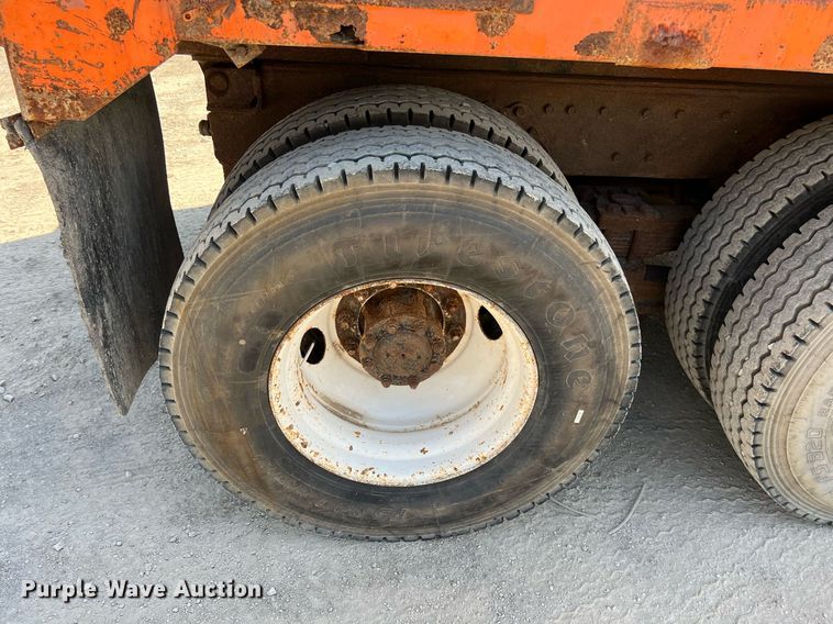 image for item LG9213 1996 International 4900  dump truck