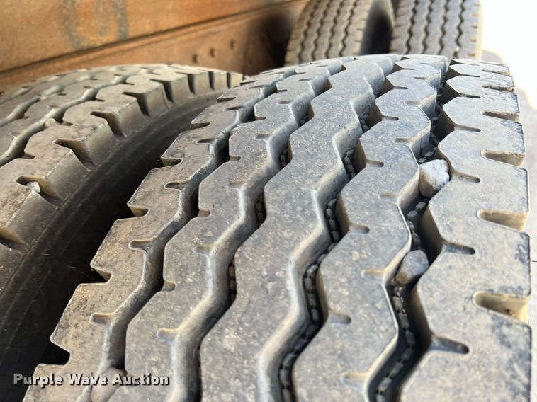 image for item LG9213 1996 International 4900  dump truck